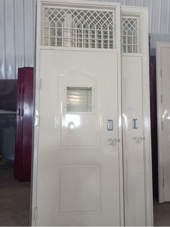 金台学校教室门