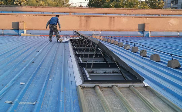 某区域性物流仓储中心金台排烟窗系统安装项目