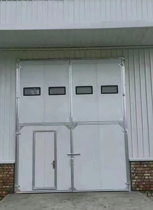 金台工业门在设备装配车间出入口的实施记录